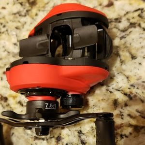 Lew's smash RH reel